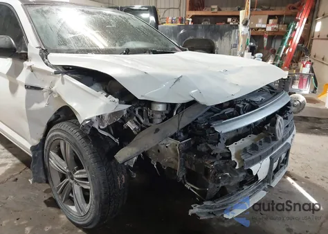 2019 Volkswagen Jetta 1.4T R-Line/1.4T S/1.4T Se z USA, uszkodzony, nr VIN 3VWC57BU1KM033271